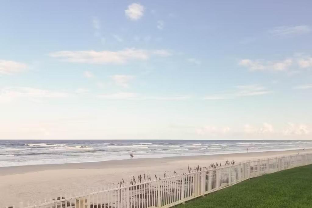 Villa Oceanfront Balcony, Pool, Bbq, Steps To Flagler Ave New Smyrna Beach Esterno foto